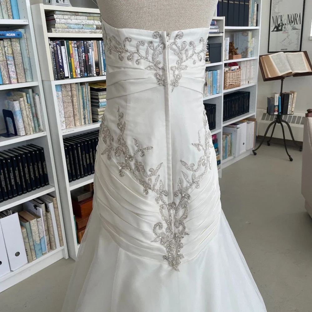 Henry Roth Wedding Dress, Size 10 - Picture 3 of 5